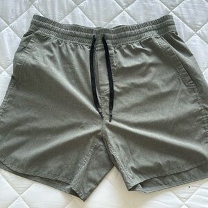 Men’s Lulu shorts